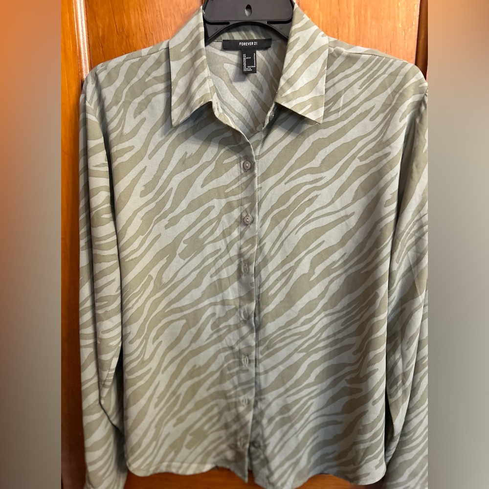 Forever 21 Funky Button Up Shirt Size Small